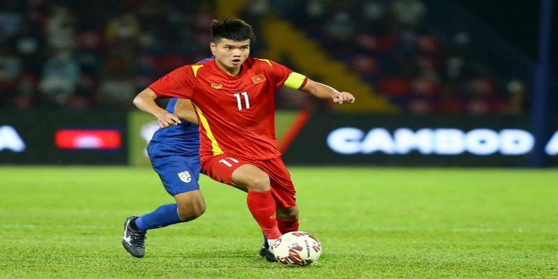 Top 10 Cầu Thủ U23 Việt Nam Có Tiềm Năng Lớn Nếu Được Đầu Tư 3 Nguyễn Văn Tùng là cầu thủ U23 Việt Nam có lối chơi điêu luyện và có khả năng phán đoán tình hình tốt.