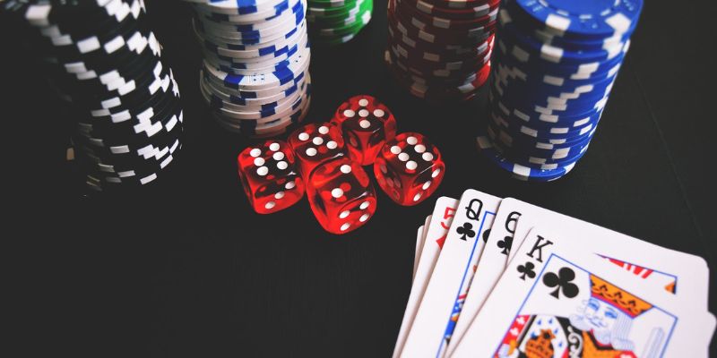 Tiến Lên Miền Bắc Là Gì? 5 Khác Biệt So Với Tiến Lên Miền Nam 2 Có nhiều điểm tương đồng giữa tiến lên miền Nam và miền Bắc