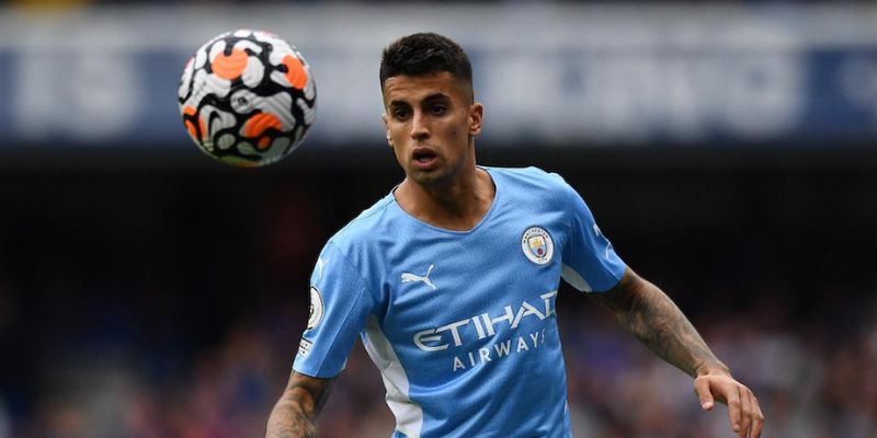 5 Cầu Thủ Man City Lọt Vào Đội Hình Xuất Sắc Nhất Ngoại Hạng 2 Cầu thủ Man City - Hậu vệ cánh trái Joao Cancelo